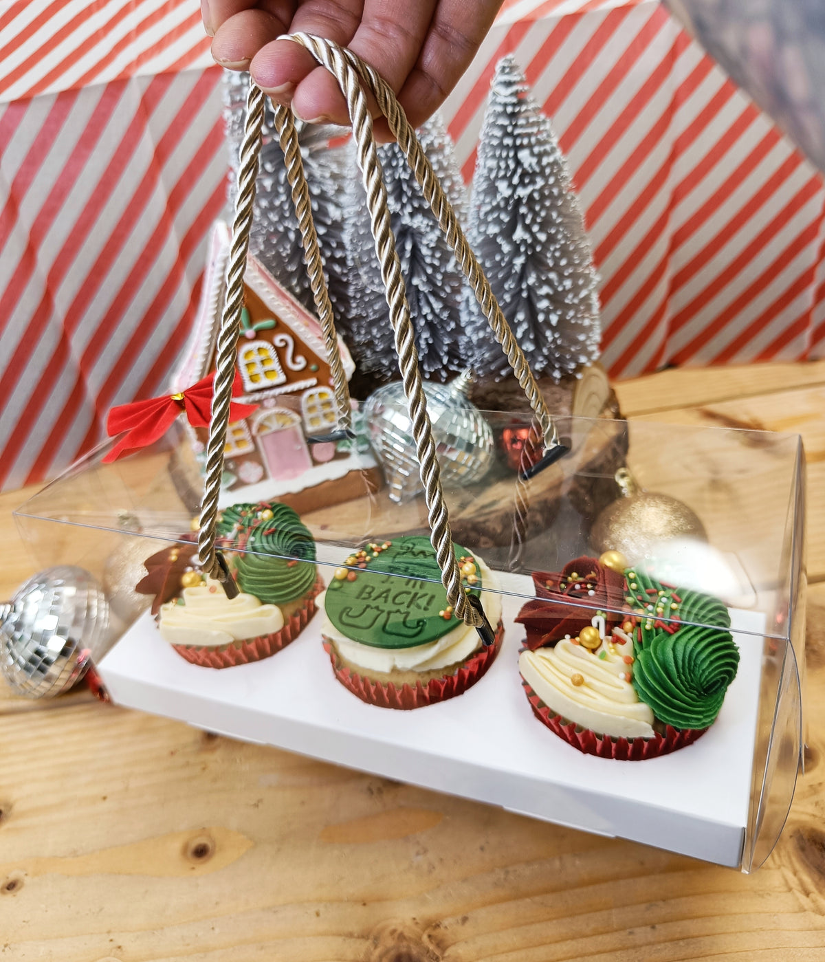 'I'm Back' Elf cupcake set